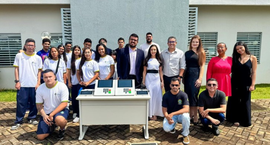 Jovens participam de eleições simuladas e recebem primeiro título em ação da Justiça Eleitoral