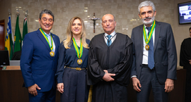 Magistrados recebem Comenda do Mérito Eleitoral