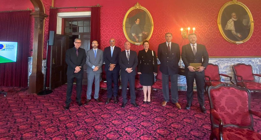 Presidente do TRE-GO profere palestra na Universidade de Coimbra e firma acordo de cooperação
