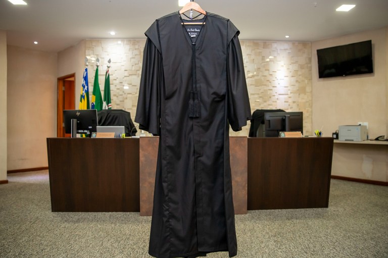 Desembargadores eleitorais recebem novas togas para uso na Corte - 1