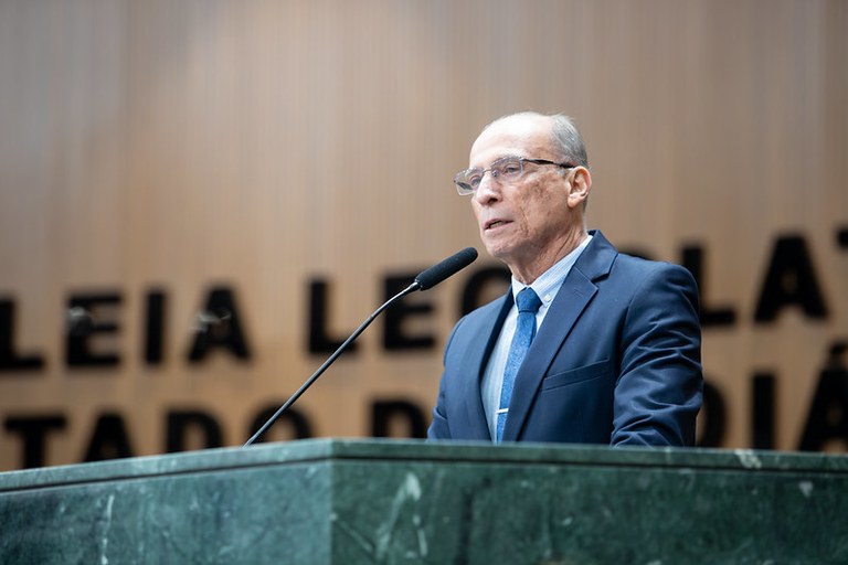 Presidente do TRE-GO é homenageado pela Assembleia Legislativa de Goiás