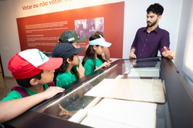Alunos conhecem o Centro de Memória do TRE-GO em atividade do projeto “Fala Sério, Aqui Tem Muse...