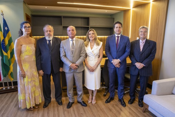 Assinatura contrato compra e venda de imóvel Assinatura contrato compra e venda de imóvel