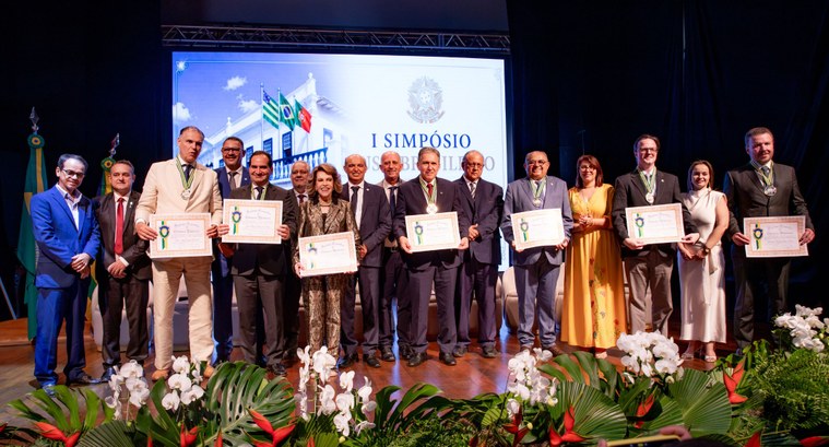 Presidente do TRE-GO, ministros do STJ, representantes da Universidade de Coimbra e outras perso...