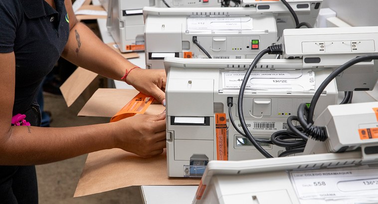 Carga e lacre das urnas eletrônicas tem início amanhã (26) em Goiânia Carga e lacre das urnas eletrônicas tem início amanhã (26) em Goiânia
