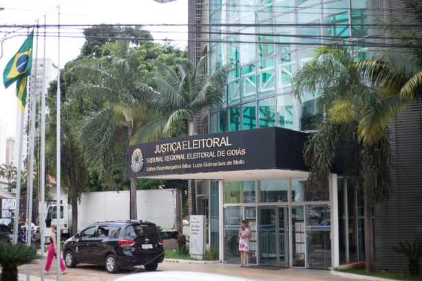 Central de Atendimento ao Eleitor amplia horário a partir de 19 de fevereiro Central de Atendimento ao Eleitor amplia horário a partir de 19 de fevereiro