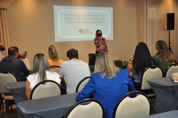 Chefe de Cartório Eleitoral de Anápolis participa de Workshop para vereadores