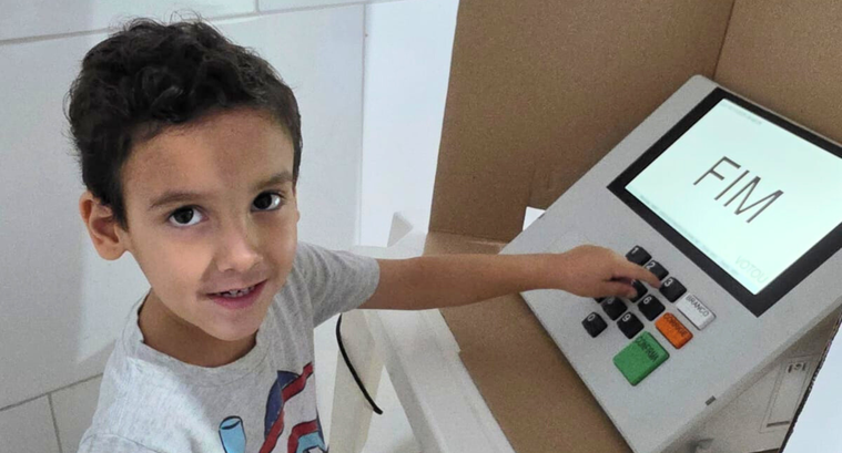 EJE-GO sedia eleições simuladas no Colégio Shalom em Anápolis EJE-GO sedia eleições simuladas no Colégio Shalom em Anápolis