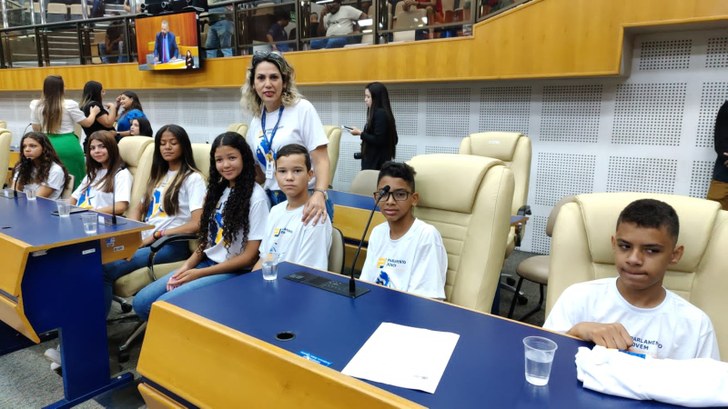 EJE participa de Sessão na Câmara com vereadores mirins EJE participa de Sessão na Câmara com vereadores mirins