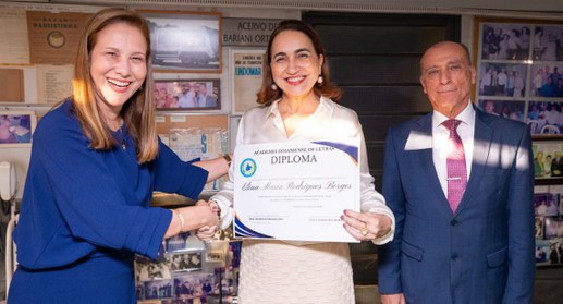 Elìna Borges toma posse na AGnL
