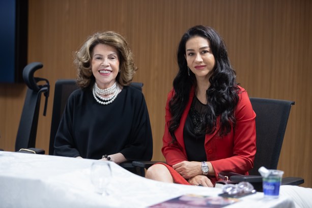 Elizabeth Maria e Stefane Fiúza são homenageadas pela ABMCJ-GO Elizabeth Maria e Stefane Fiúza são homenageadas pela ABMCJ-GO