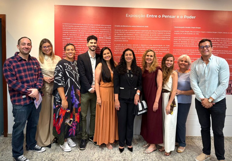 Exposição “Entre o Pensar e o Poder” é inaugurada no TRE-GO