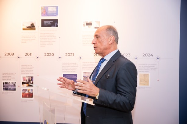 Exposição “Entre o Pensar e o Poder” é inaugurada no TRE-GO Exposição “Entre o Pensar e o Poder” é inaugurada no TRE-GO