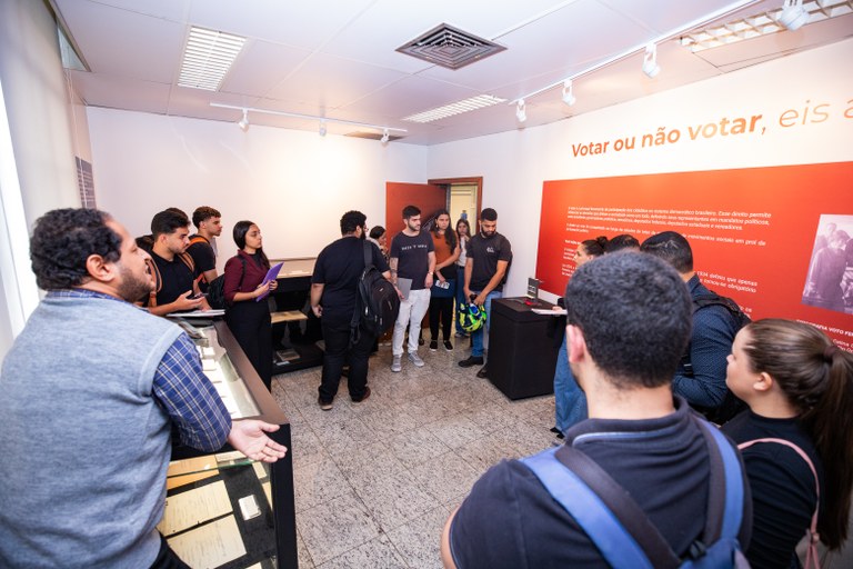 FacUnicamps visita sede do TRE-GO 