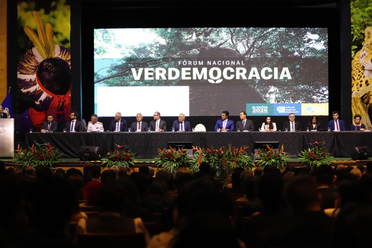 Presidente do TRE-GO participa do Fórum Nacional VerDemocracia em Belém