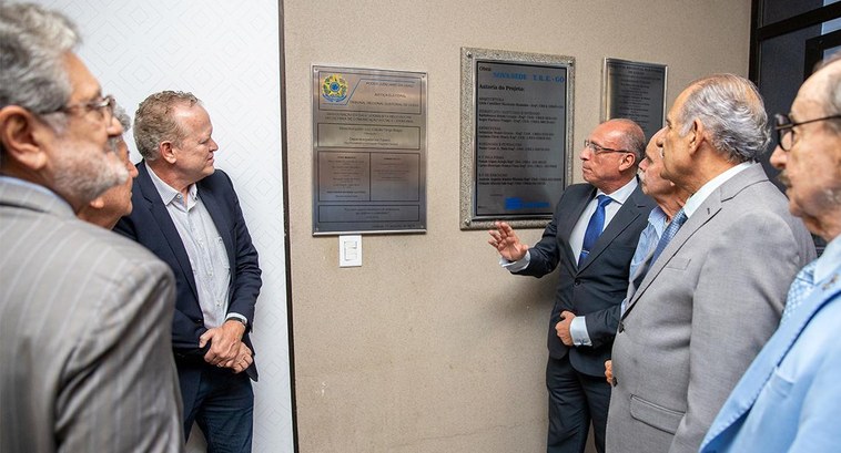 Jornalista Hélio Rocha é homenageado no TRE-GO Jornalista Hélio Rocha é homenageado no TRE-GO