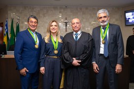 Magistrados recebem Comenda do Mérito Eleitoral