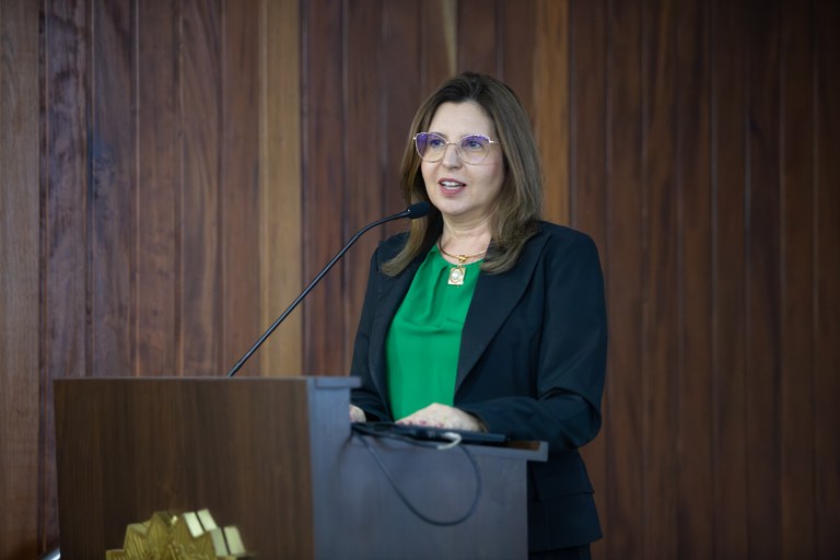 Novos servidores são empossados no TRE-GO 