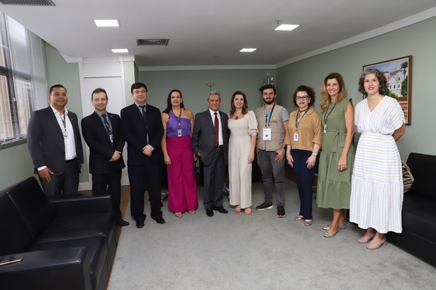 Observador da OEA visita TRE-GO