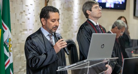 Paulo Ernane Barros toma posse como juiz-membro do TRE-GO