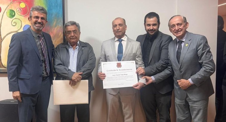 Presidente do TRE-GO é homenageado por egressos da UFG Presidente do TRE-GO é homenageado por egressos da UFG