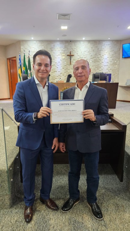 Presidente recebe certificado de Roberto Serra