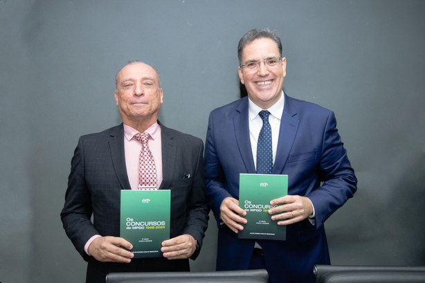 Presidente do TRE-GO prestigia evento no MPGO Presidente do TRE-GO prestigia lançamento da segunda edição do livro "Os Concursos do MPGO 1948-...