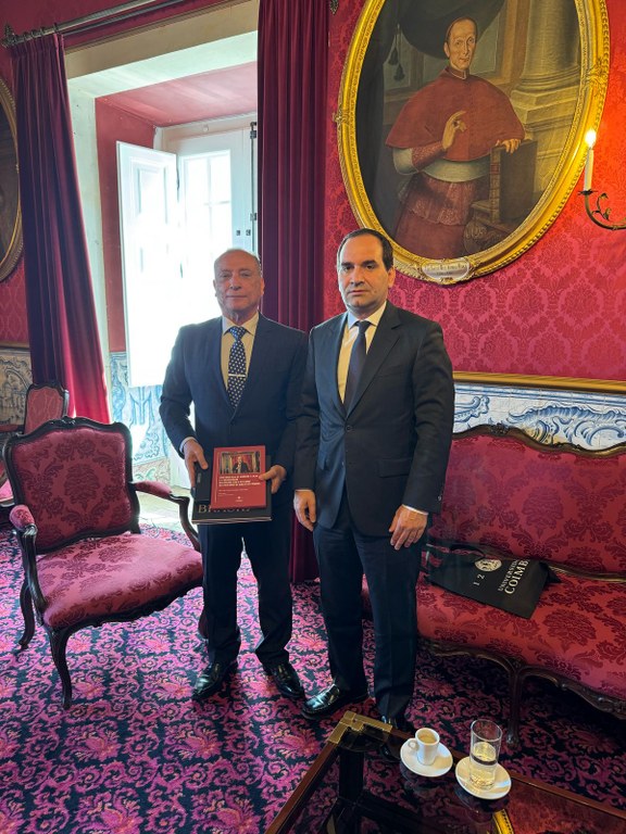 Presidente do TRE-GO profere palestra na Universidade de Coimbra e firma acordo de cooperação