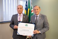 Presidente do TRE-GO recebe Comenda do Mérito de Cultura Júlio Vilela da Câmara Municipal de Goi...