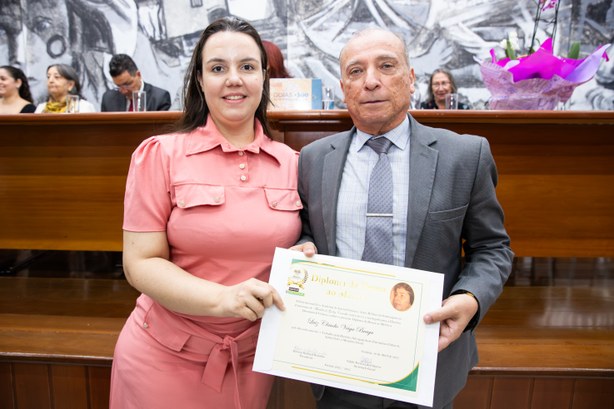 Presidente do TRE-GO recebe diploma de honra ao mérito Marilda de Godoy Carvalho Presidente do TRE-GO recebe diploma de honra ao mérito Marilda de Godoy Carvalho