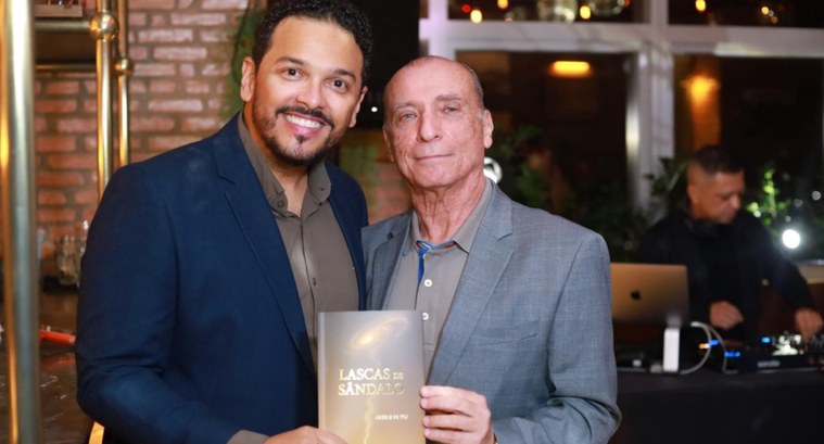 Presidente prestigia lançamento do livro de Arthur da Paz