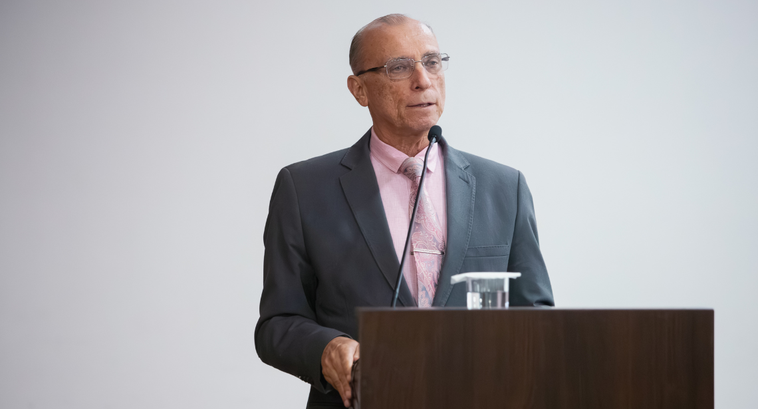 Presidente Veiga Braga será agraciado com troféu AFLAG da Academia Femininas de Letras e Artes de Goiás Presidente Veiga Braga será agraciado com troféu AFLAG da Academia Femininas de Letras e Artes d...