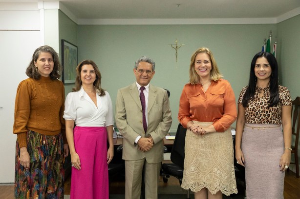 reunião da presidência com deputada Leda Borges