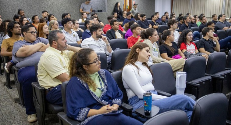 TRE-GO homenageia estagiários e terceirizados da Justiça Eleitoral TRE-GO homenageia estagiários e terceirizados da Justiça Eleitoral