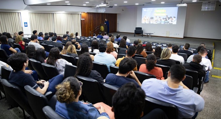 TRE-GO homenageia estagiários e terceirizados 
