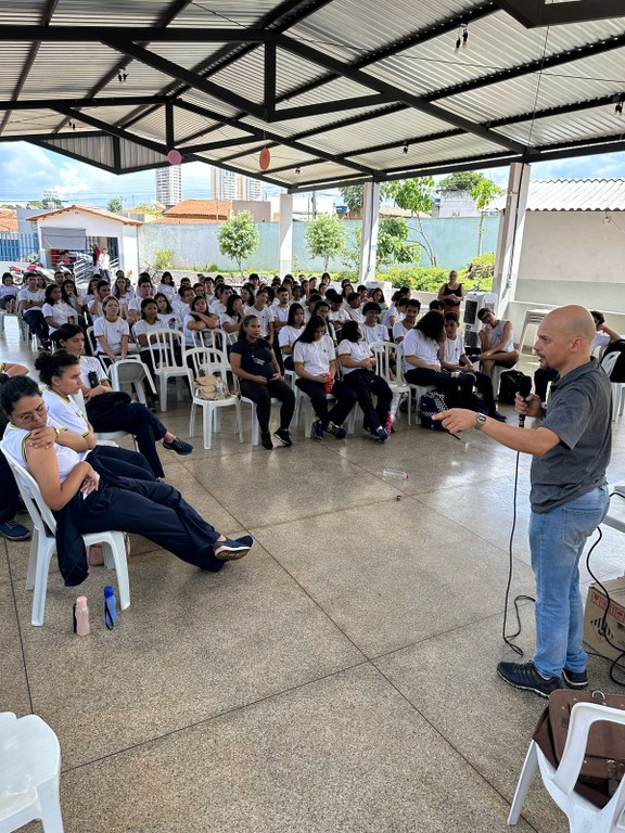 TRE-GO promove exposição sobre a segurança do sistema de votação eletrônica em escola de Jataí