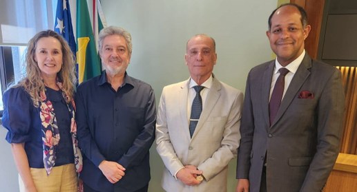 TRE-GO recebe professor Carlos André para tratar de parceria
institucional
