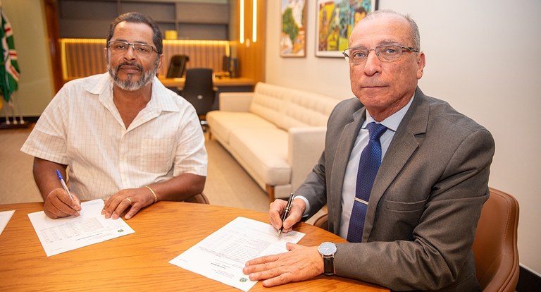 Presidente formaliza doação de bens móveis a entidade filantrópica 