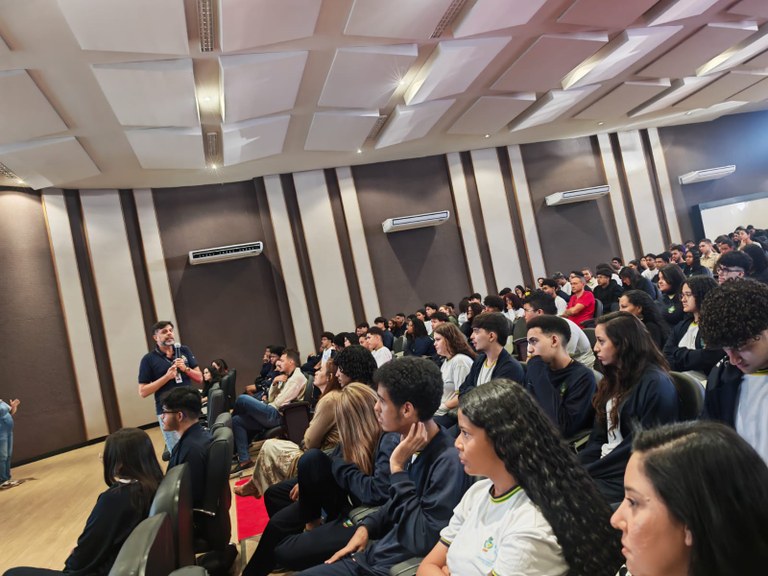 EJE-GO leva palestra sobre eleições e cidadania a estudantes da rede estadual