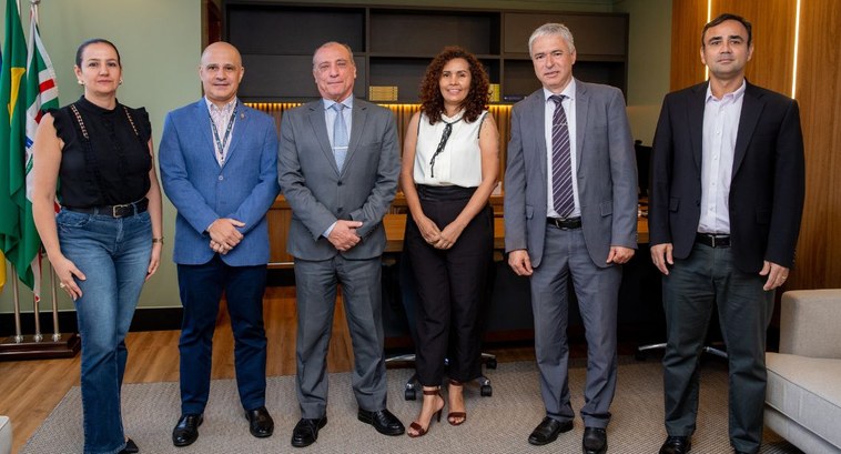 Desembargador Veiga Braga recebe presidente do Sinjufego Desembargador Veiga Braga recebe presidente do Sinjufego