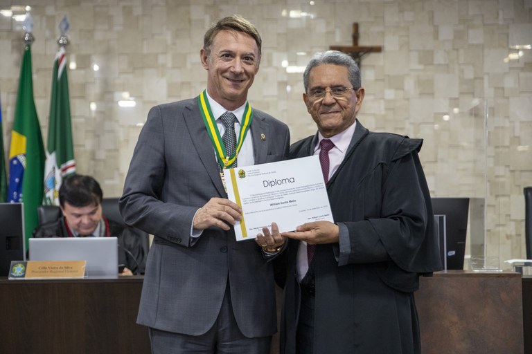 Desembargadores recebem comenda do mérito eleitoral 3