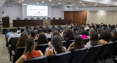 EJE/GO recebe alunos da PUC Goiás na sede do TRE-GO