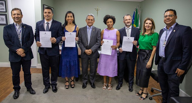 Novos servidores são empossados no TRE-GO. Analistas foram habilitados no concurso público no TR...