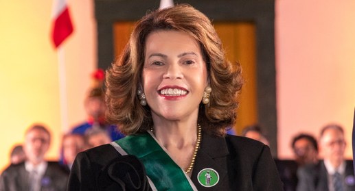 Presidente Elizabeth é agraciada com a mais alta honraria do estado de Goiás