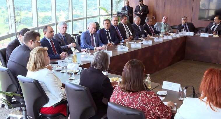 Presidente Veiga Braga em reunião com a ministra Cármen Lúcia Presidente Veiga Braga em reunião com a ministra Cármen Lúcia