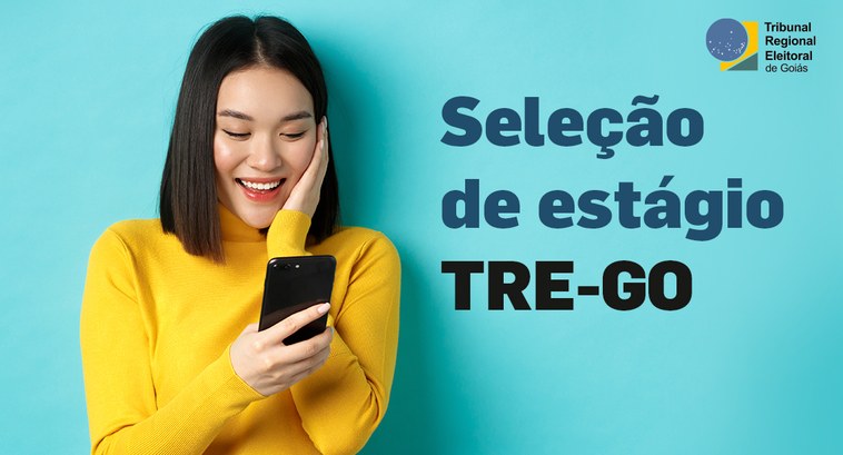 Processo seletivo estágio vagas remanescentes Imagem de uma moça de blusa amarela com celular na mão com informações referentes à seleção de e...