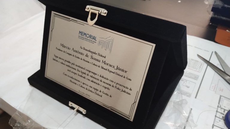 Servidores homenageiam desembargador eleitoral Márcio Moraes - 1