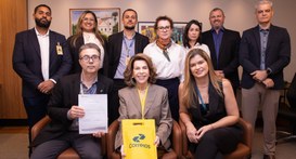 A imagem apresenta a identidade visual da Empresa Brasileira de Correios e Telégrafos, com a pal...